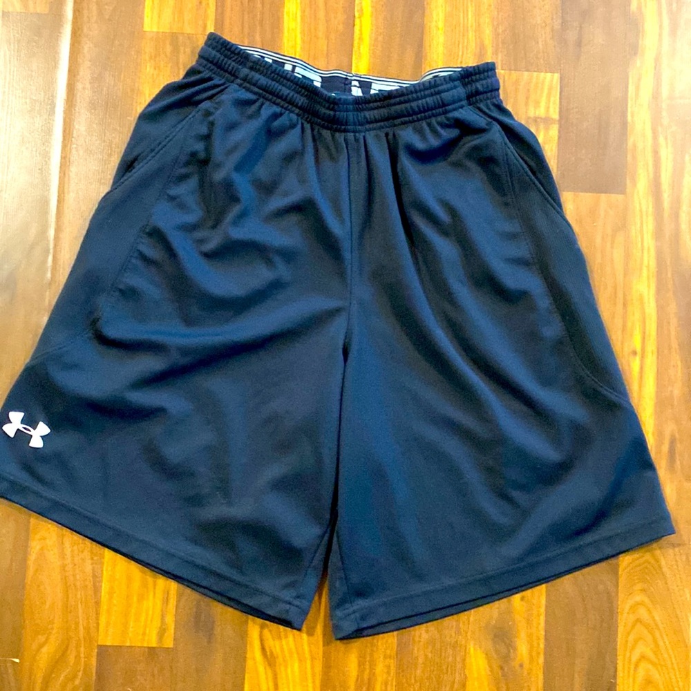 Under Armour loose fit short